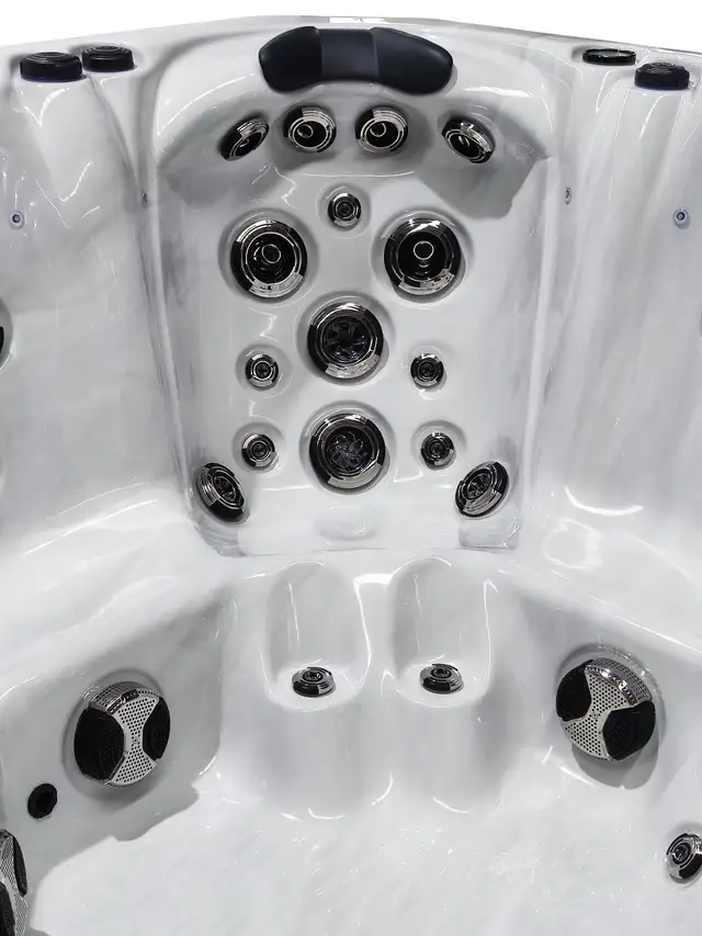 ORION HOT TUB FOR SALE - Photo 6