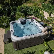 3 PUMP BENCH HOT TUB