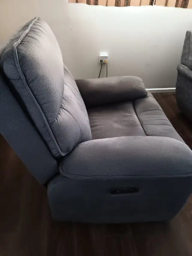 Recliner Chair- electric - Photo 5