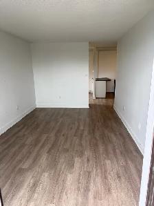 Scarborough 2 Bedroom Apartment for Sublet – Great Location - Photo 2