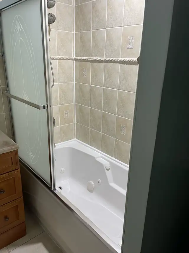 AMAZING SHARED ACCOMMODATIONS, CLEAN COMFORTABLE ROOM FOR RENT - Photo 5
