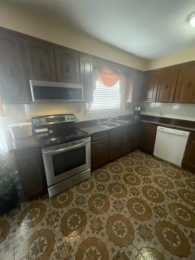 AMAZING SHARED ACCOMMODATIONS, CLEAN COMFORTABLE ROOM FOR RENT - Photo 9