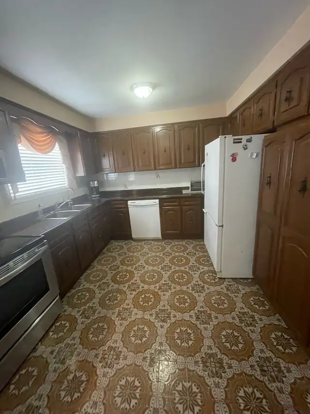 AMAZING SHARED ACCOMMODATIONS, CLEAN COMFORTABLE ROOM FOR RENT - Photo 10