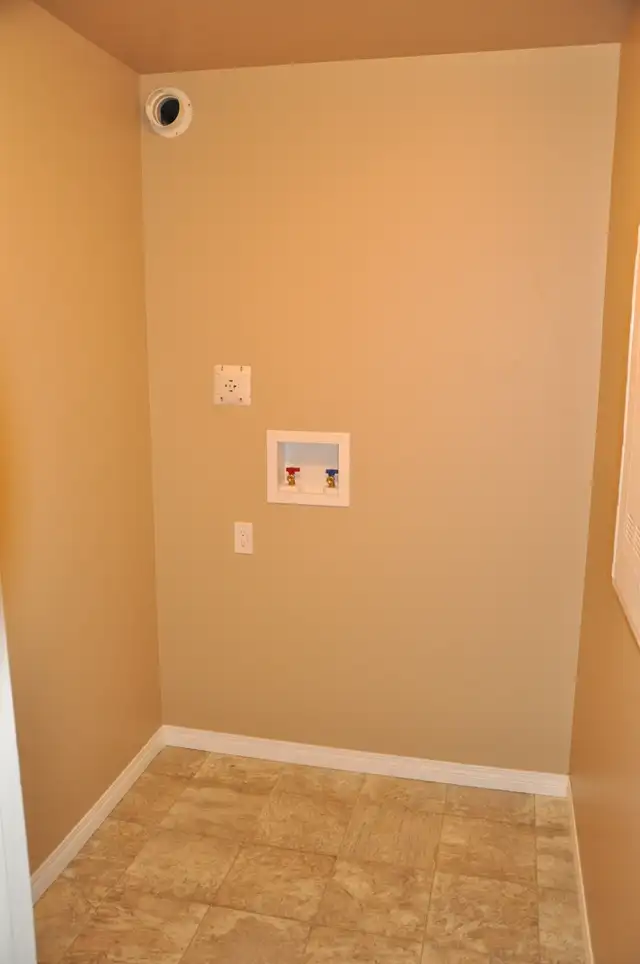 Near the U of S - Beautiful 2 Bdrm Suite for Rent - Photo 8