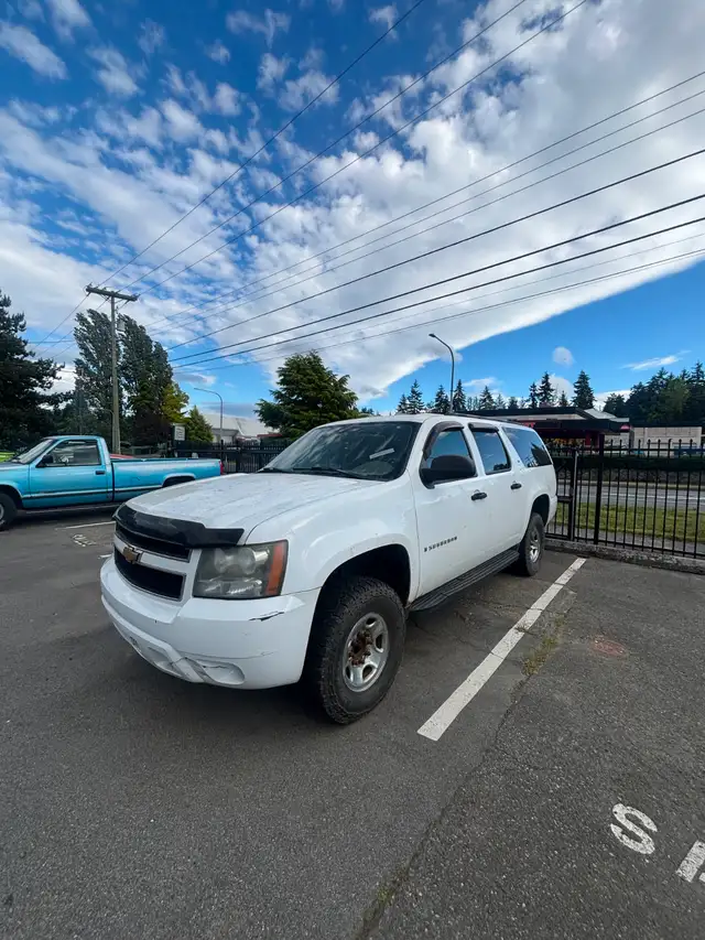 2007 Chevrolet Suburban - Photo 4