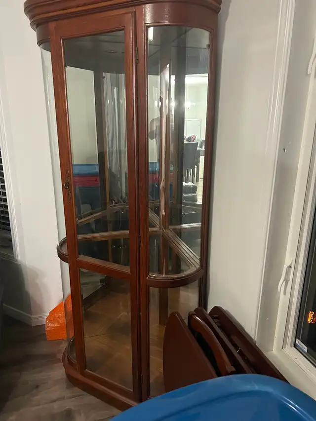 Corner curio cabinet