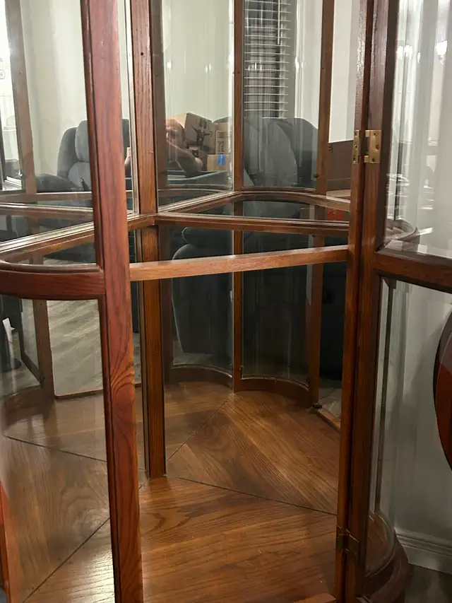 Corner curio cabinet - Photo 2