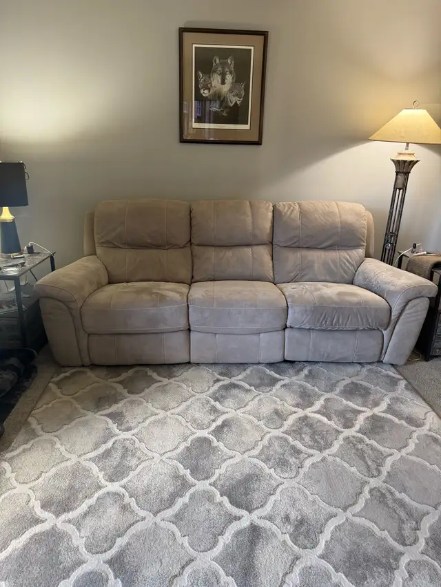 Reclining sofa