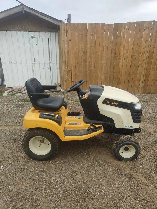 Cub Cadet GTX 2100 Garden Tractor – Only 10 Original Hours - Photo 2