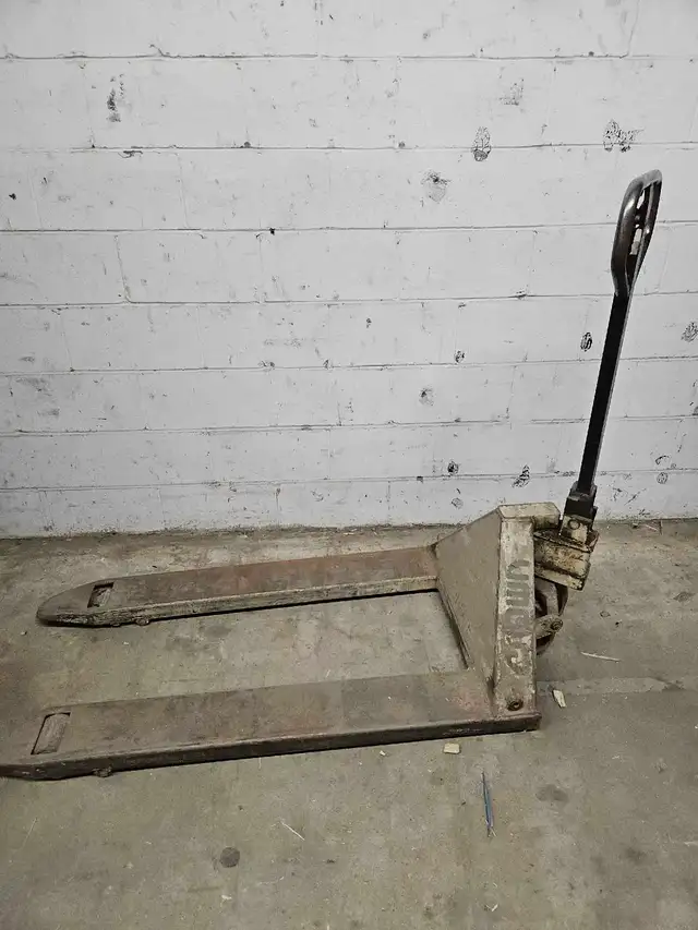 Pallet Jack / Pump Truck $50 - Photo 2
