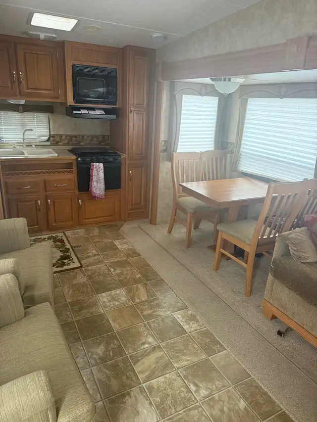 27 foot Jayco Eagle fifth Wheel - Photo 2