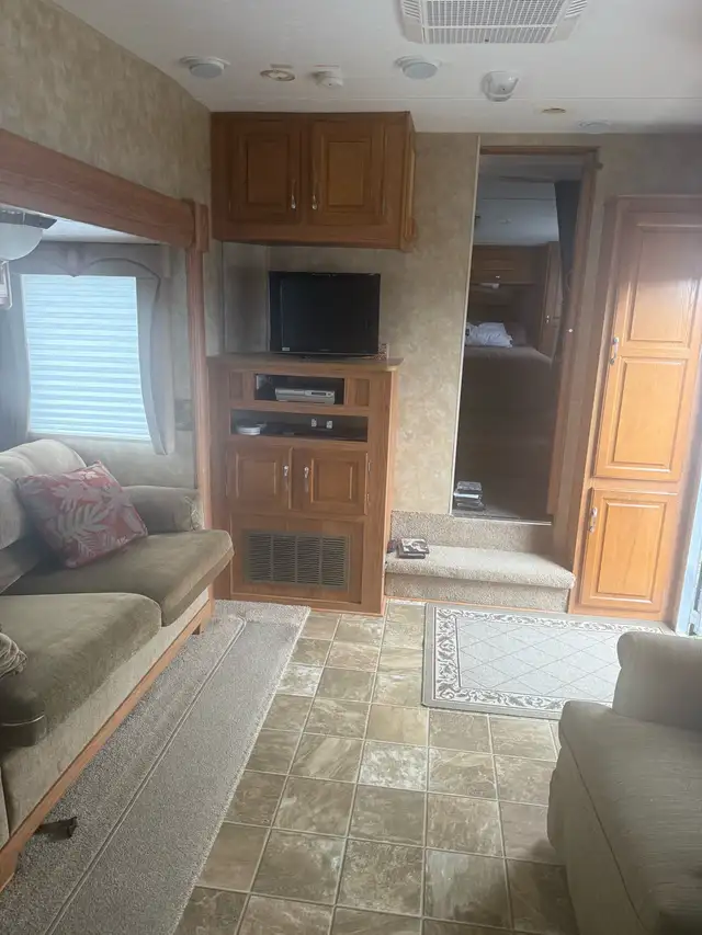 27 foot Jayco Eagle fifth Wheel - Photo 3