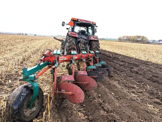 Kverneland 5 Furrow Plow - Photo 3