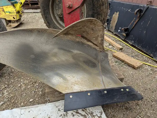 DMI Vari-Width 5 or 6 Furrow Plow - Photo 2