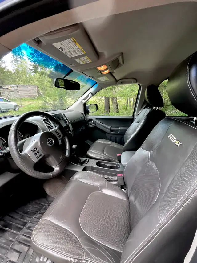 2015 Nissan Xterra PRO-4X – 6 Speed Manual – Limited Edition - Photo 4