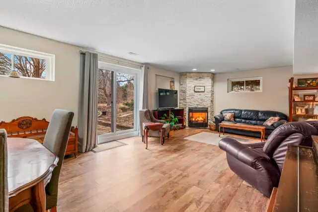 3BR FURNISHED Rental – Fireplace, Steam Room, Pond View - Photo 3