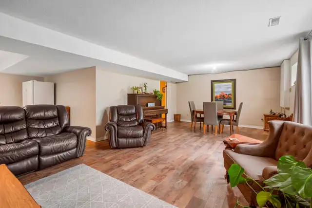 3BR FURNISHED Rental – Fireplace, Steam Room, Pond View - Photo 4