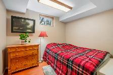 3BR FURNISHED Rental – Fireplace, Steam Room, Pond View - Photo 5