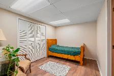 3BR FURNISHED Rental – Fireplace, Steam Room, Pond View - Photo 7