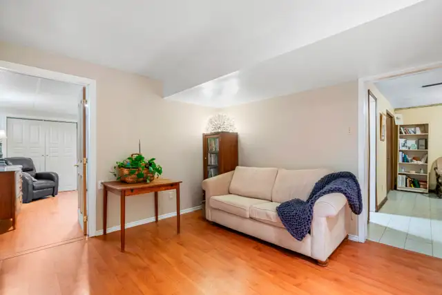 3BR FURNISHED Rental – Fireplace, Steam Room, Pond View - Photo 9