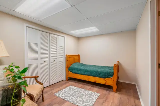 3BR FURNISHED Rental – Fireplace, Steam Room, Pond View - Photo 10