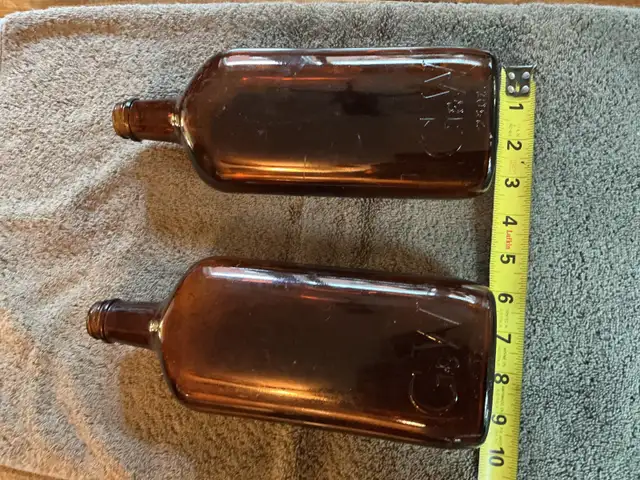 2. 1950’s G&W GOODERHAM WORTS Brown Whiskey Glass Bottles ! - Photo 4