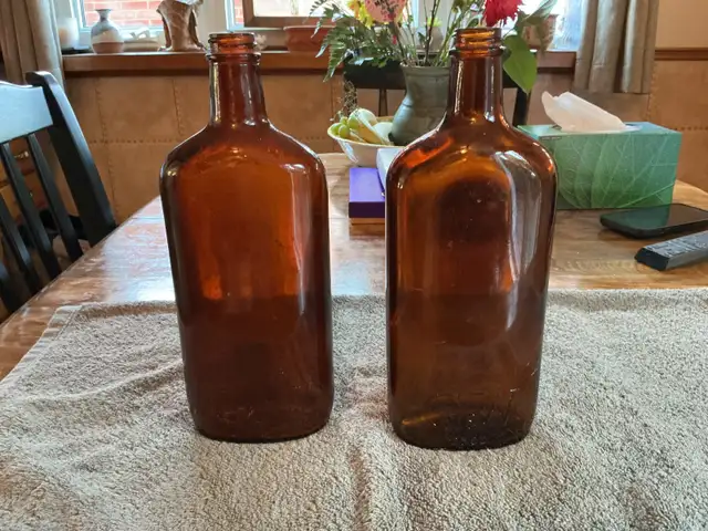 2. 1950’s G&W GOODERHAM WORTS Brown Whiskey Glass Bottles ! - Photo 6