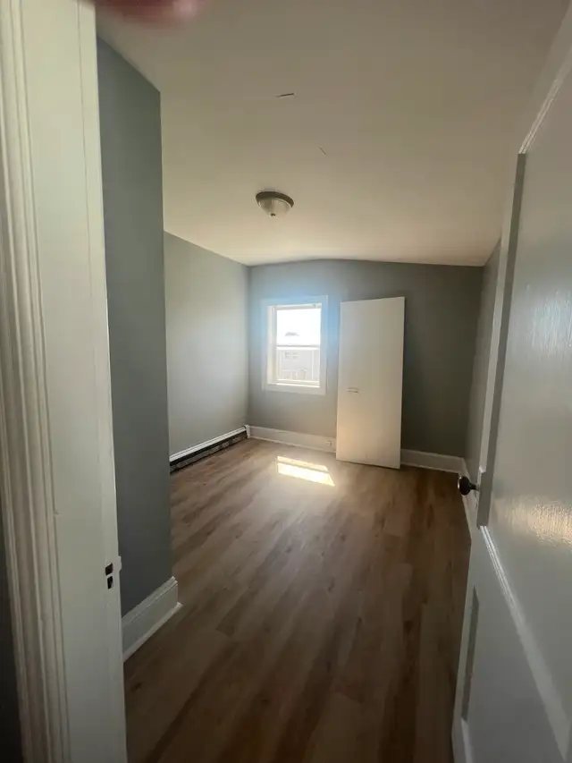 Downtown 2nd Floor 2 bedroom Apartment with Parking - Photo 3