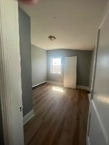 Downtown 2nd Floor 2 bedroom Apartment with Parking - Photo 3