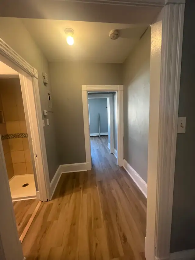 Downtown 2nd Floor 2 bedroom Apartment with Parking - Photo 4