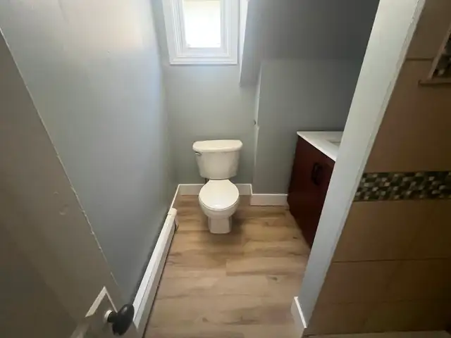 Downtown 2nd Floor 2 bedroom Apartment with Parking - Photo 5