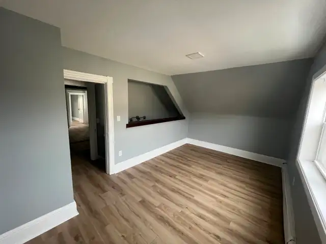 Downtown 2nd Floor 2 bedroom Apartment with Parking - Photo 7