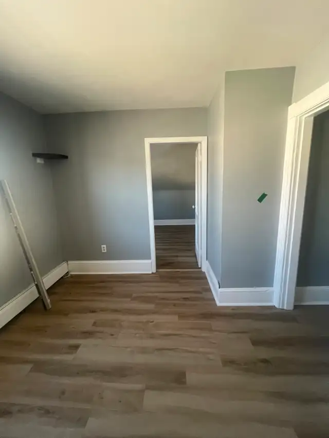 Downtown 2nd Floor 2 bedroom Apartment with Parking - Photo 8