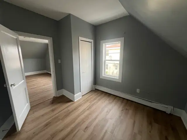 Downtown 2nd Floor 2 bedroom Apartment with Parking - Photo 10