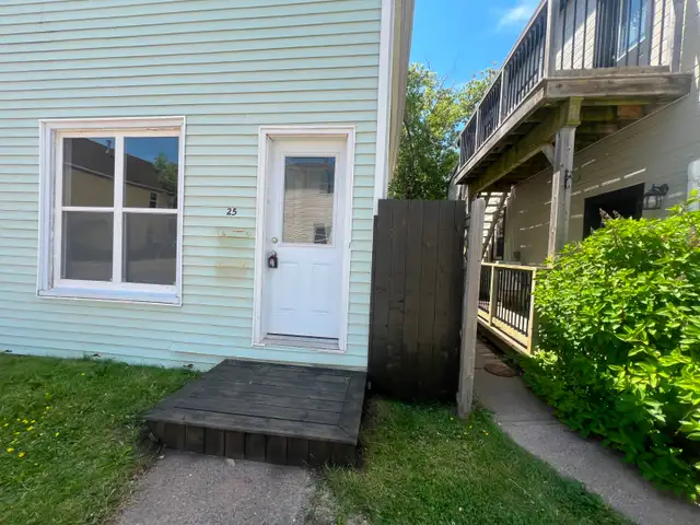 Downtown 2nd Floor 2 bedroom Apartment with Parking - Photo 13