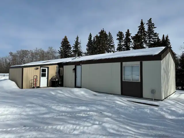 Mobile Home - Photo 2