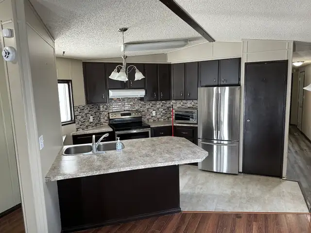 Mobile Home - Photo 6