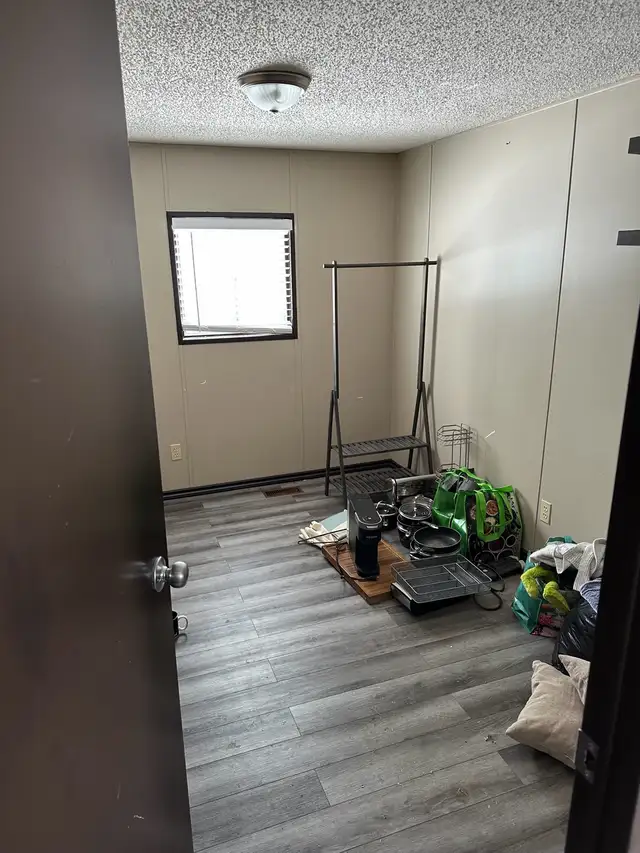Mobile Home - Photo 10