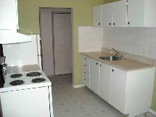 Clean 2BDRM, Quiet Residential Neighbourhood-ALL INCLUSIVE! - Photo 4