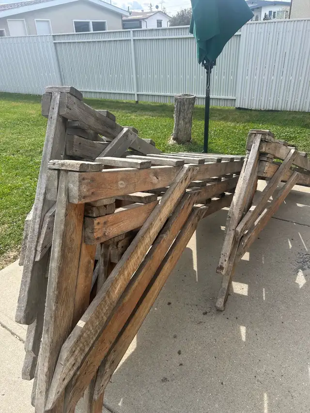 free wood  scaffold - Photo 2