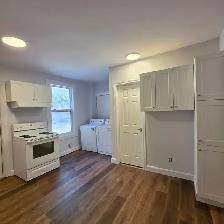 4 bedroom 2 bathroom single family house on Gladstone near Bank