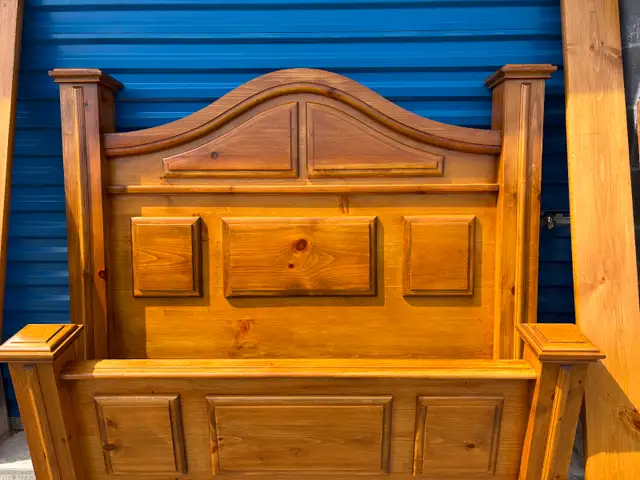 Stunning Queen Size Bed - Photo 3