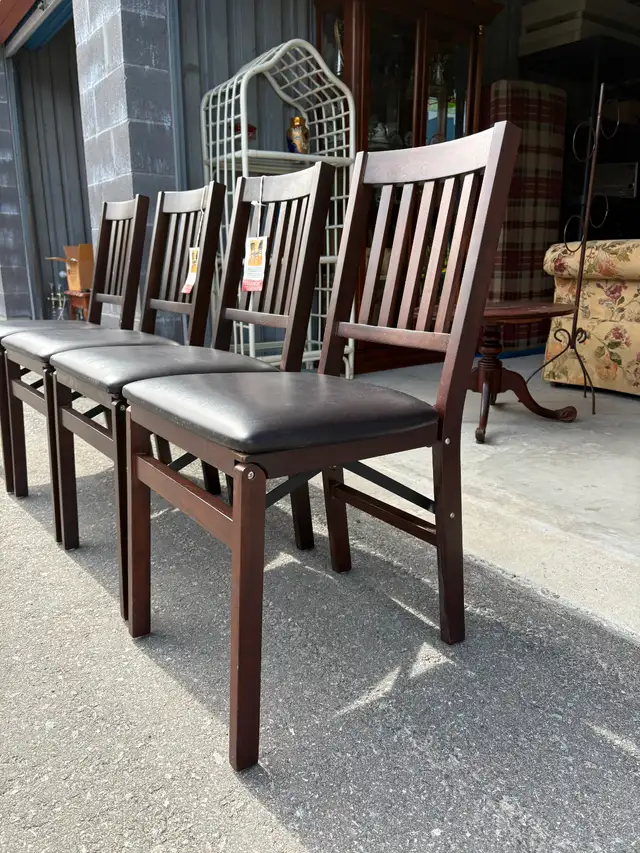 Stakmore Folding Chairs - Photo 2