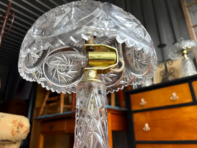 Vintage Cut Crystal Mushroom Table Lamp - Photo 4