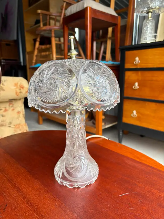 Vintage Cut Crystal Mushroom Table Lamp - Photo 6