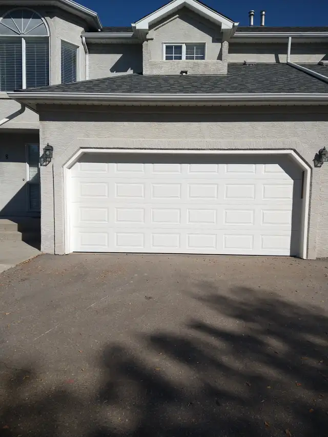DOUBLE CAR GARAGE FOR RENT IN SUNDANCE