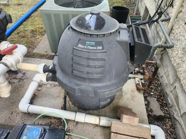 Pool Equipment - Photo 3