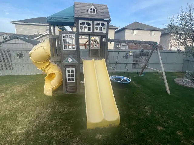 Play structure