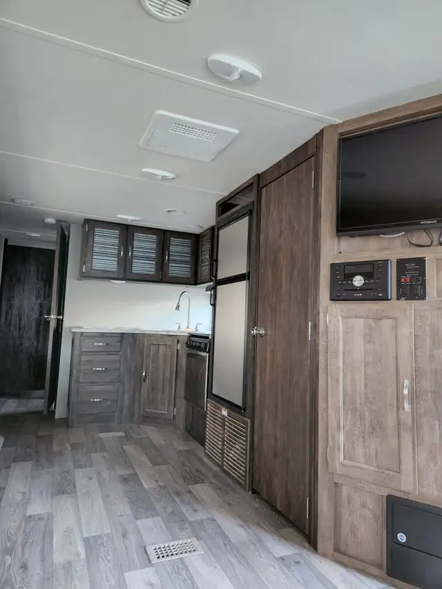 Forest River Holiday Trailer - Photo 10
