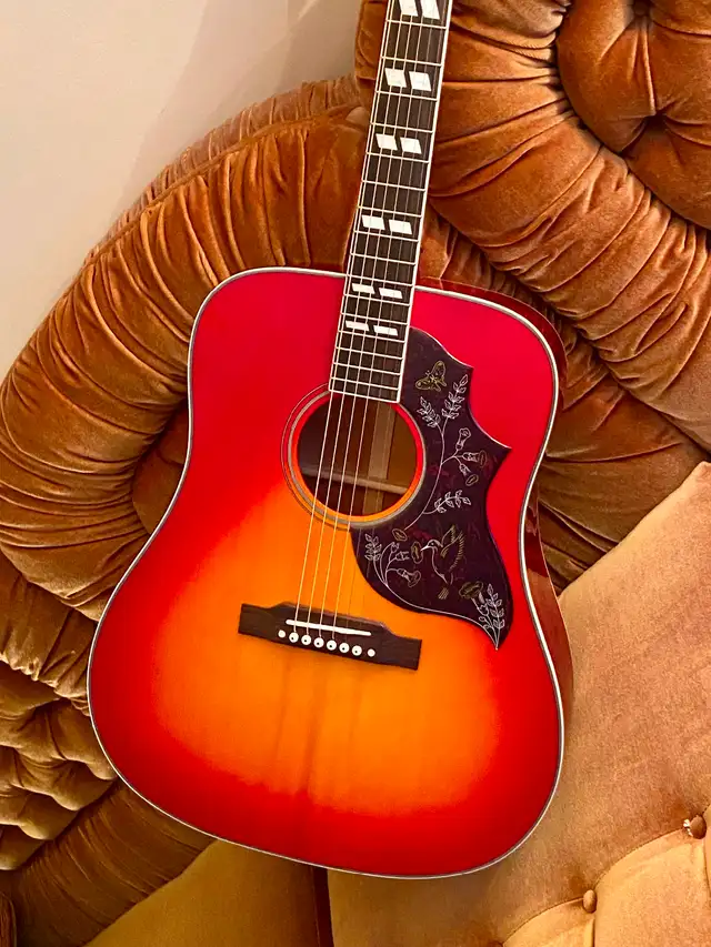 'NEW' Acoustic-Electric Guitar, Hummingbird,  Excellent!! - Photo 9